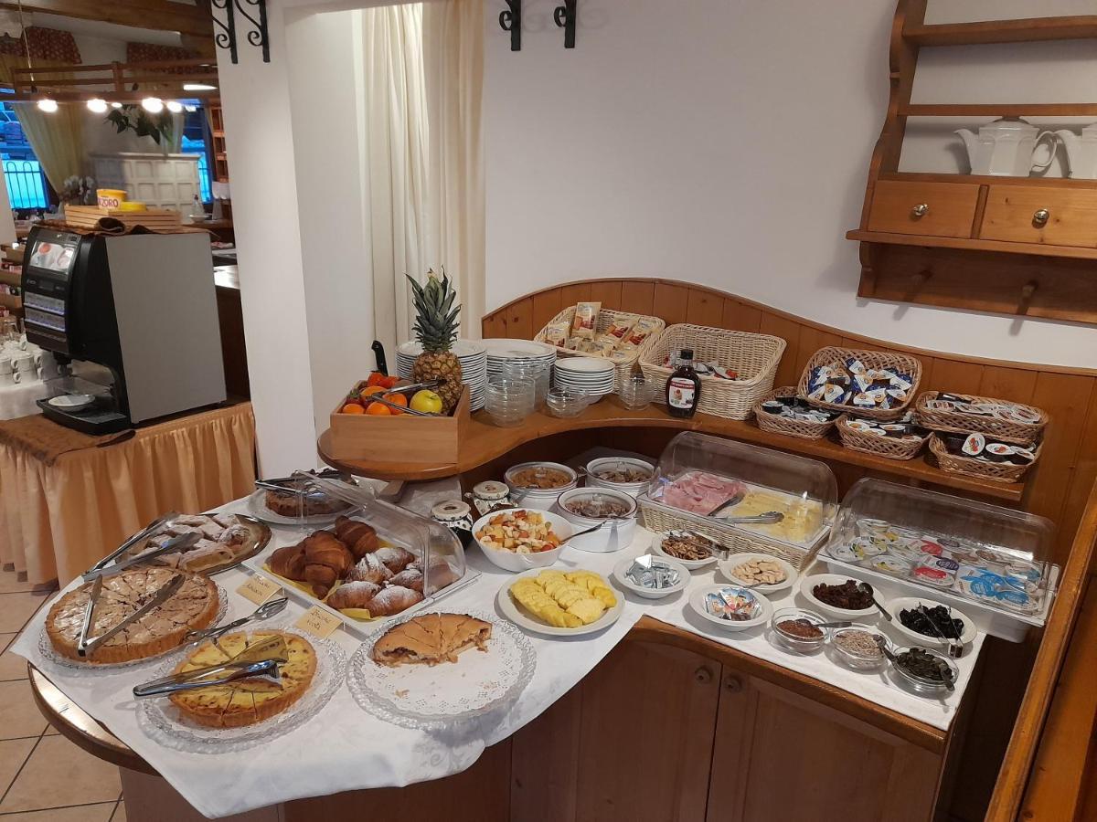 Hotel Garni B&B Maffei Pinzolo Exterior foto